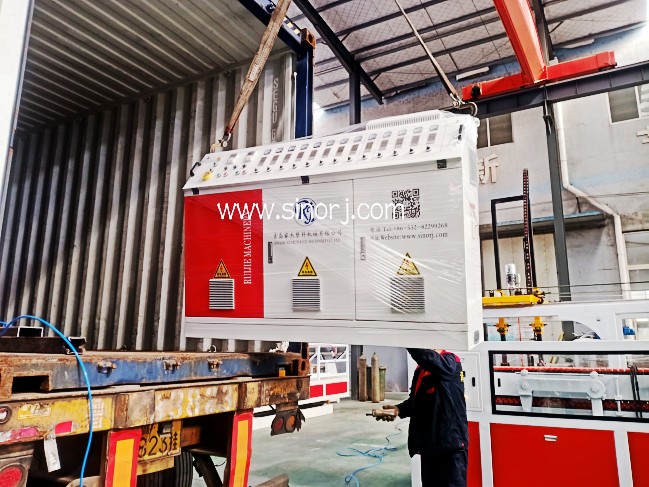 前天發(fā)的墻板生產(chǎn)線，今天發(fā)的pvc雙管生產(chǎn)線，明天繼續(xù)格柵板生產(chǎn)線