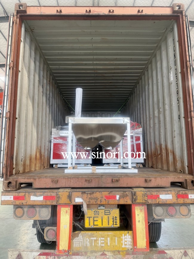 出口中東的PVC格柵板生產(chǎn)線，UV大理石板生產(chǎn)線，碳晶板生產(chǎn)線發(fā)貨